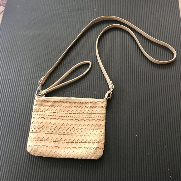 Aeropostale Convertible Crossbody/Wristlet - Picture 2 of 5